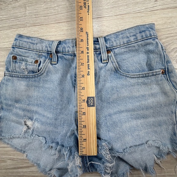 Levis 501 Original High Rise Distressed Denim Shorts Light Wash Blue Womens 25 - Picture 6 of 8